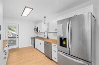 Building Photo - AVAILABLE NOW at a Good Price. 3 Bed 2 Bath FOR LEASE in Pulaski. $1300 Rent.