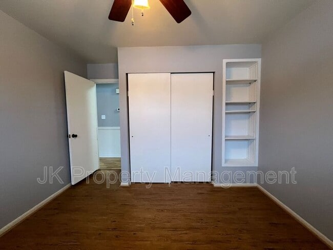 Building Photo - 333 Riverview 4 W