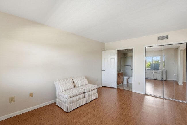 Building Photo - 10330 W Thunderbird Blvd