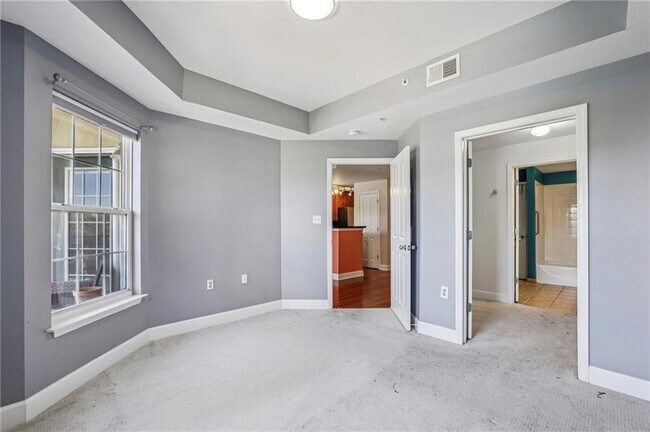 Building Photo - 230 E Ponce de Leon Ave