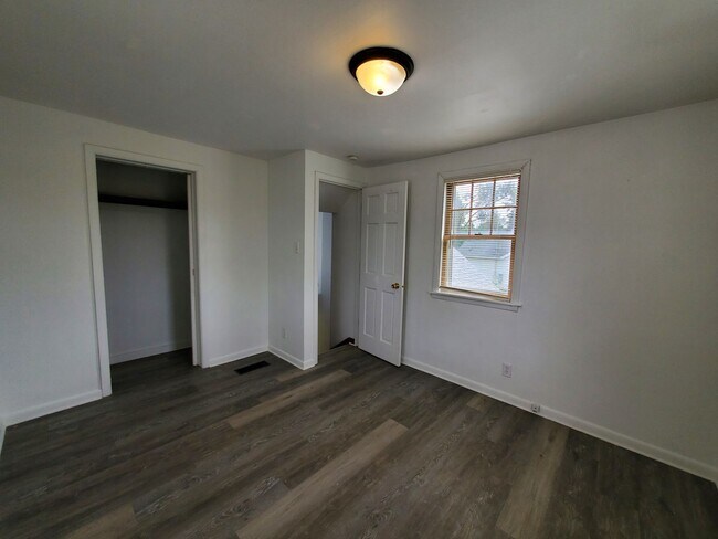Building Photo - FOR RENT- Large Home with Fenced in Yard n...