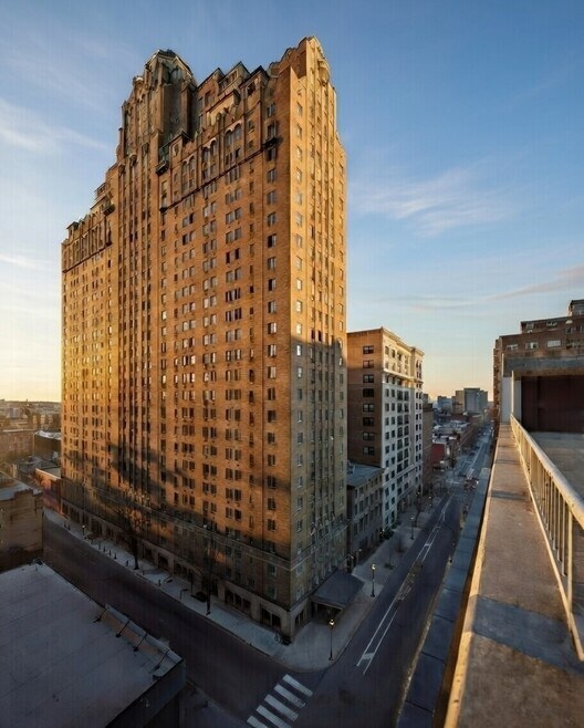 Building Photo - The Drake