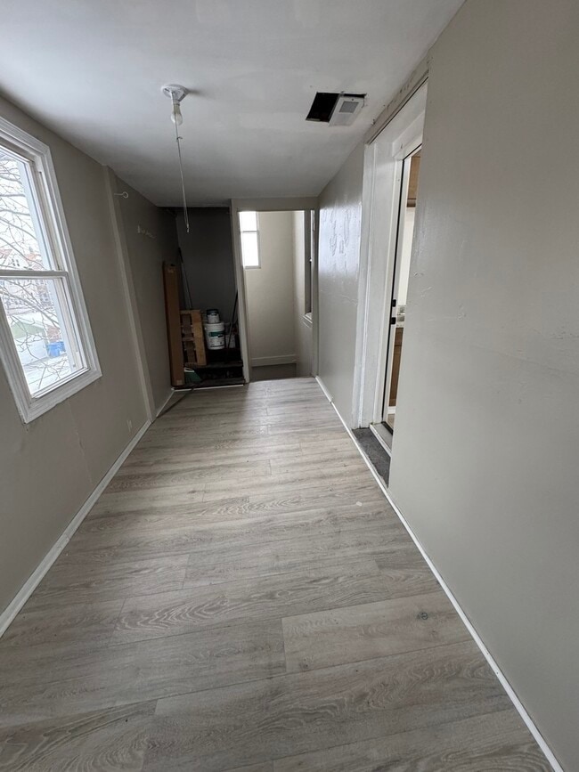 Building Photo - 2206 S Oakley Ave