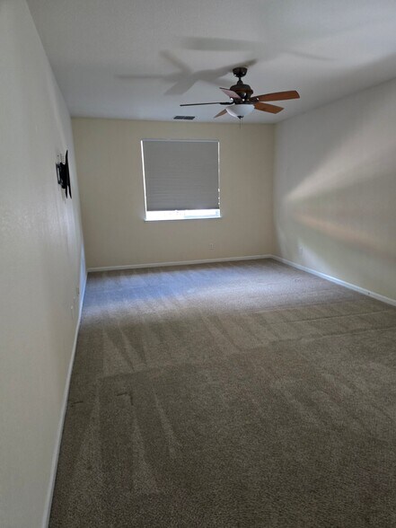 Building Photo - 424 Leighton Ct