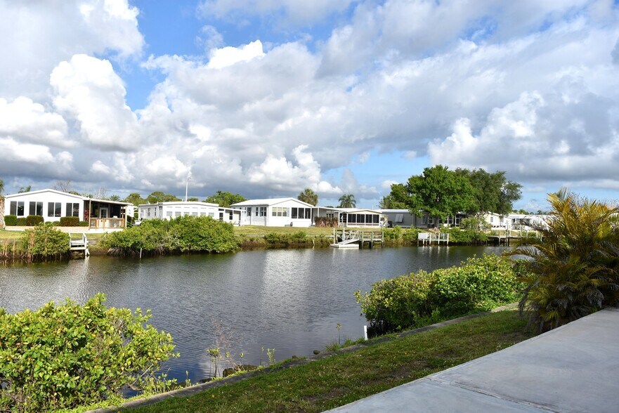 Building Photo - 542 Tampico Dr