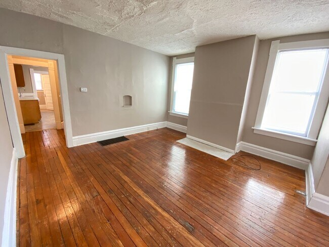 Building Photo - Hunter Ave 1438-1440 MLR (LH2)