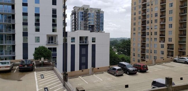 Building Photo - 1101 Juniper St NE