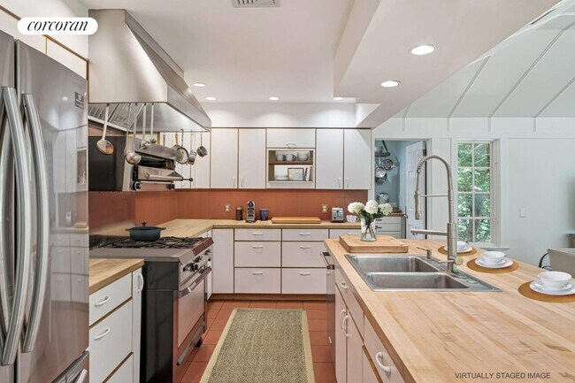 Building Photo - 179 Redwood Rd