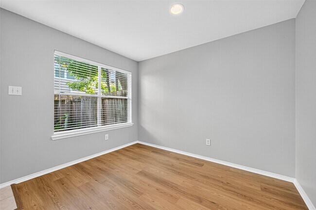 Building Photo - 30 Verbena Bend Pl