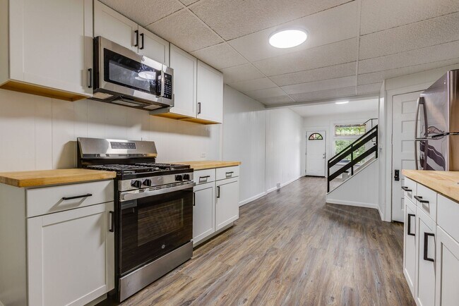 Building Photo - AVAILABLE August 2026 - Fully Renovated Mount Washington Charmer with Historic Details & Modern U...