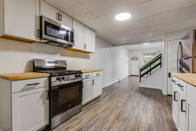 Building Photo - AVAILABLE NOW - Fully Renovated Mount Wash...