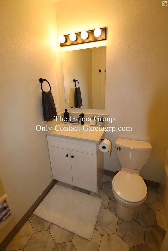 Building Photo - 1488 NE Paropa Ct