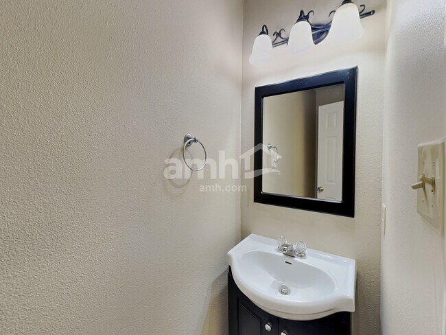 Building Photo - 626 Hickory Pine Dr