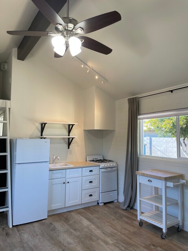 Building Photo - 4202 N 16th Dr