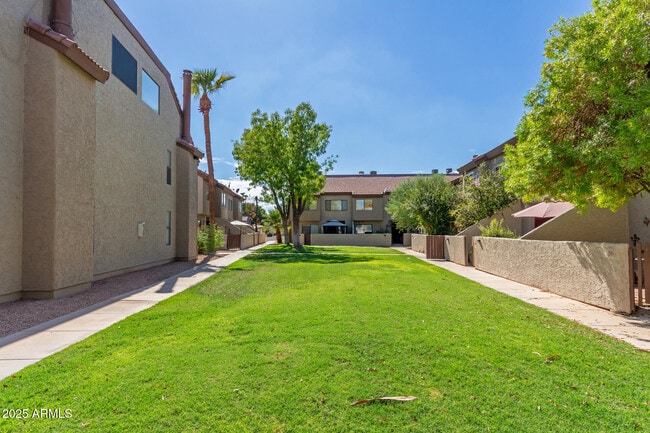 Building Photo - 2040 S Longmore