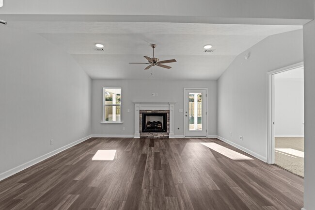 Building Photo - 8164-8164 Snelling Dr