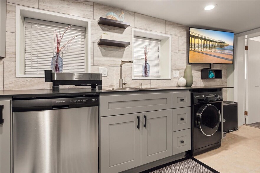 Building Photo - 27 S Oakland Ave