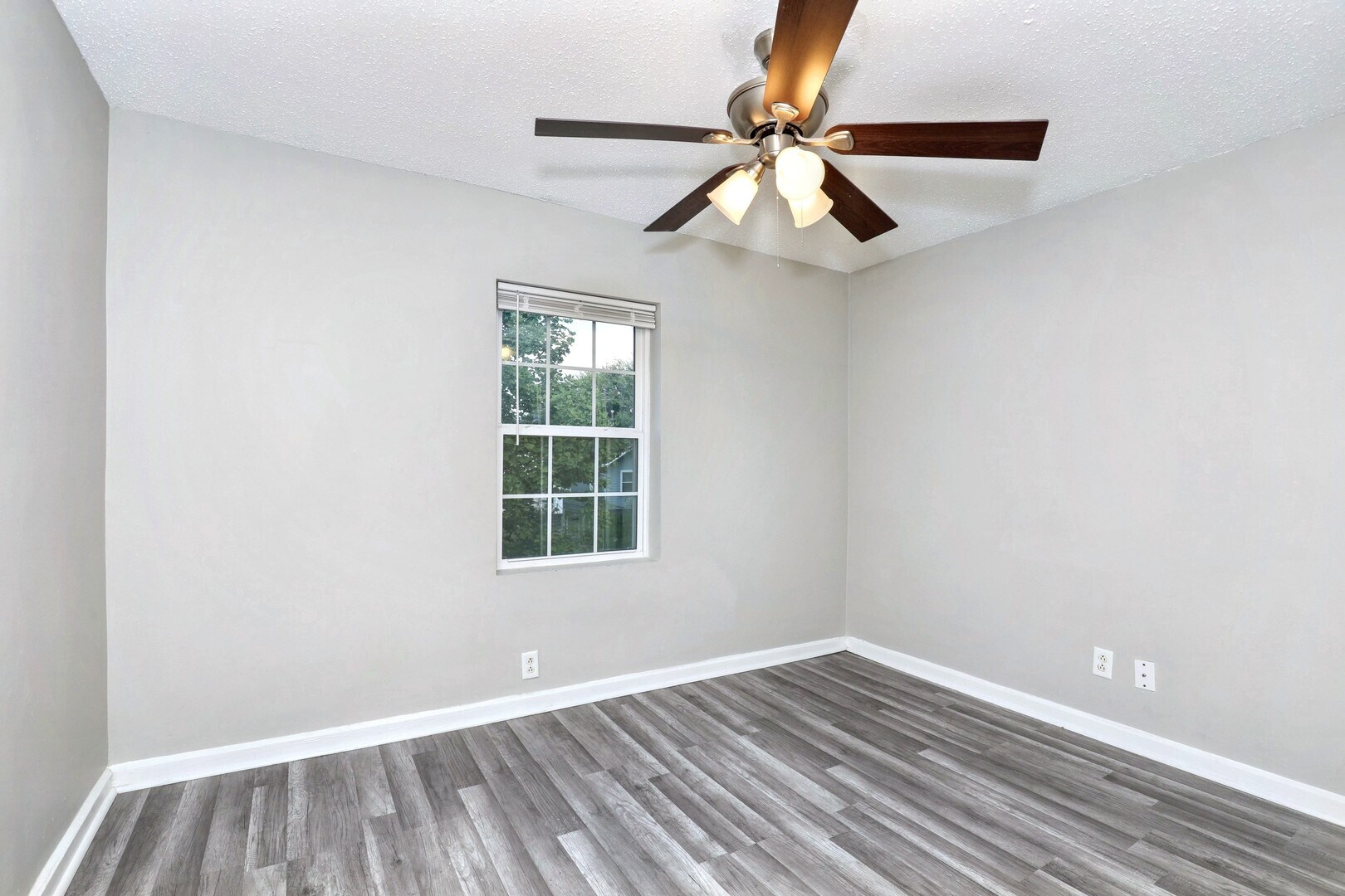 Building Photo - 414 N Temple Ave
