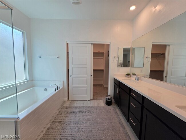 Building Photo - 2990 Overlook Brk St