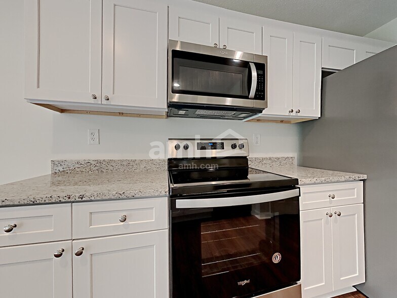 Building Photo - 122 Wallnut Hall Cir