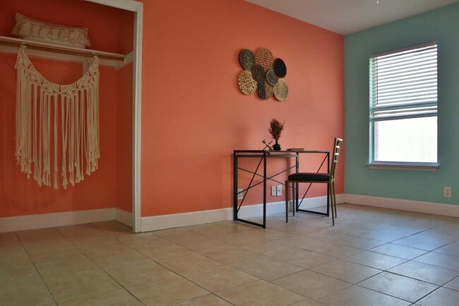 Building Photo - 717 Blair Ave