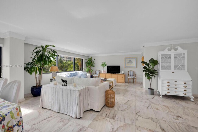 Building Photo - 650 Ocean Dr