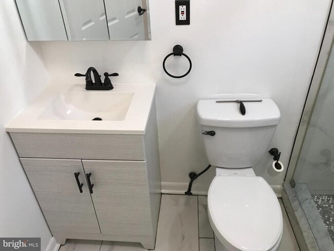 Building Photo - 212 Robbins St