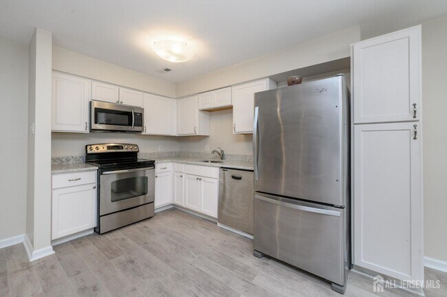 Building Photo - 17 Chelmsford Ct