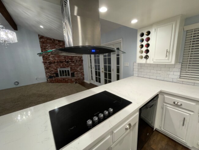 Building Photo - 5113 Hollis St