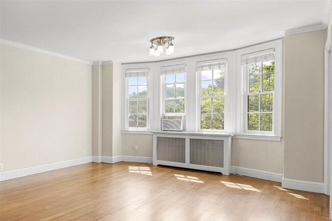 Building Photo - 26 East Pkwy