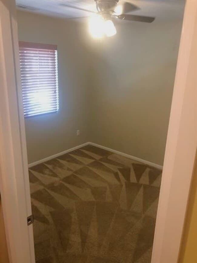 Building Photo - August Move in- 3bed 2.5 Bath Horizon Point