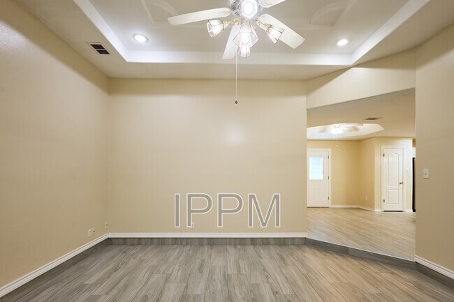 Building Photo - 2609 Thomas Ln