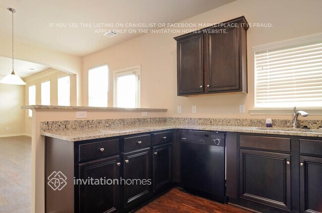 Building Photo - 3680 Brookhollow Dr