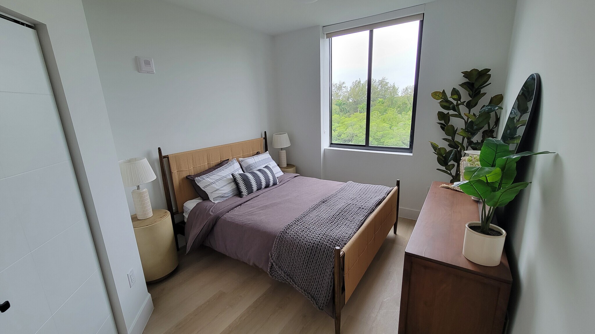 Building Photo - 2490 NE 182nd St