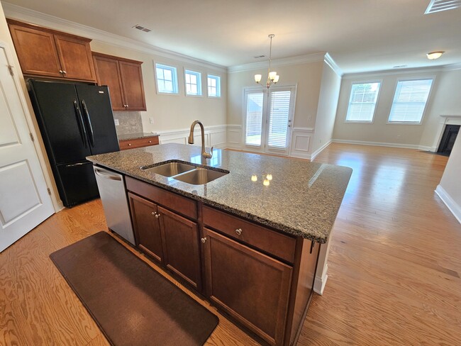 Building Photo - 558 Castleby Dr