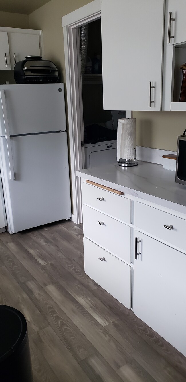 Kitchen going into the utility room & 1/2 bath - 5514 96th St E