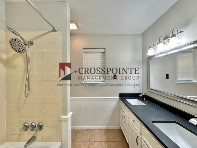Building Photo - COMING SOON! 3 Bedroom 2 Bath in Flint!