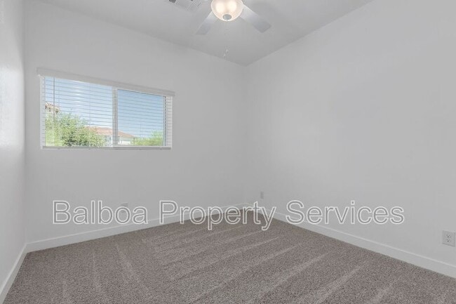 Building Photo - 1318 S 105th Pl