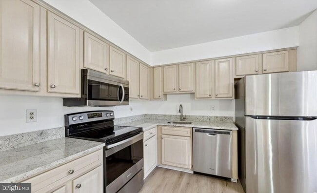 Building Photo - 3645 Dahlgren Pl