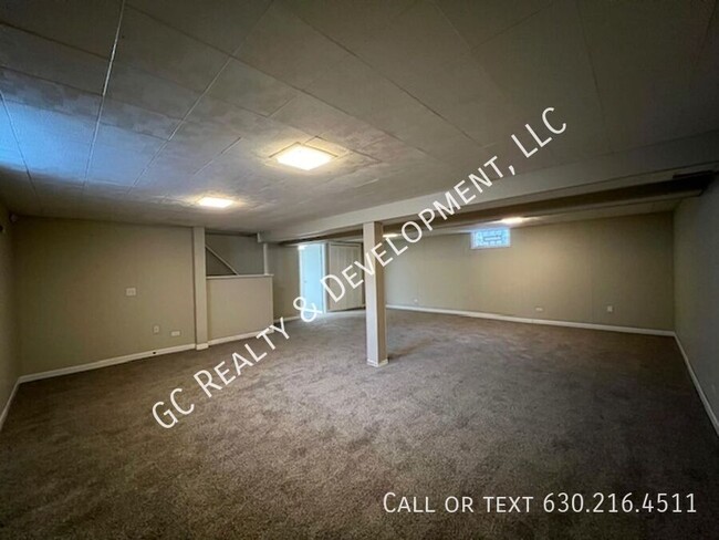 Building Photo - ***3 BDRM DETACHED HOME / 2 CAR GARAGE / R...