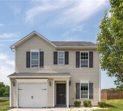 Building Photo - Beautiful 3b Room!Move in ready!