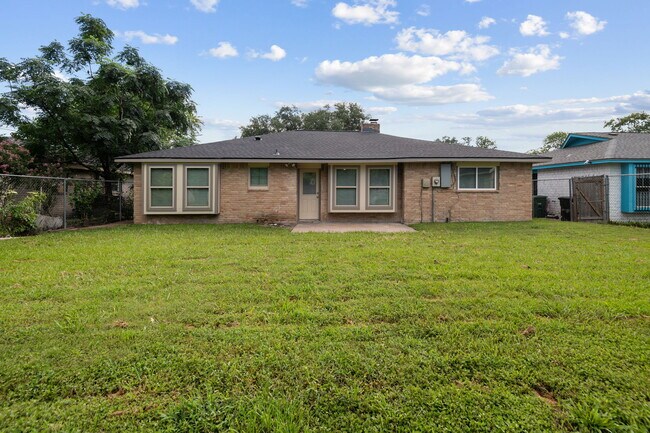 Building Photo - 15311 Old Creek Rd