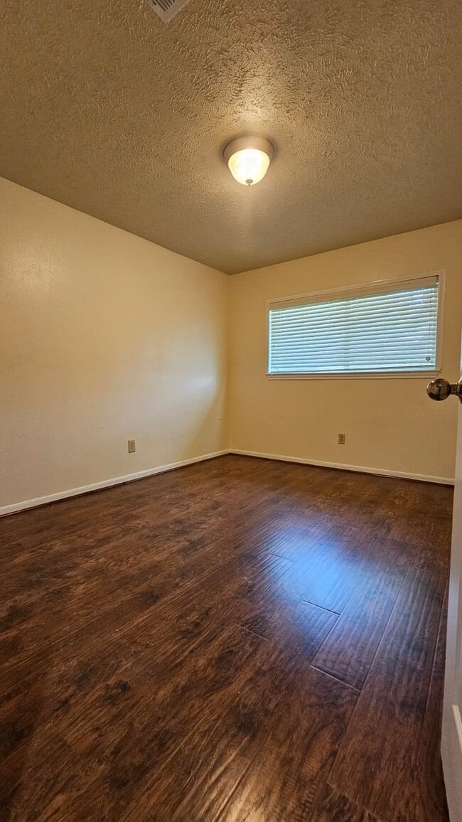 Building Photo - 14819 Knightsway Dr