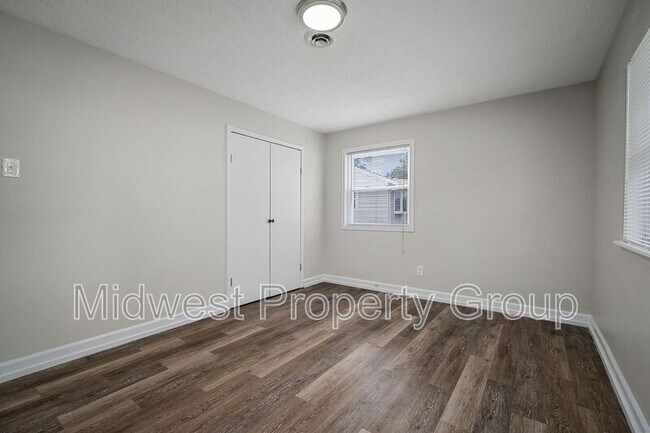 Building Photo - 7 St George Ct