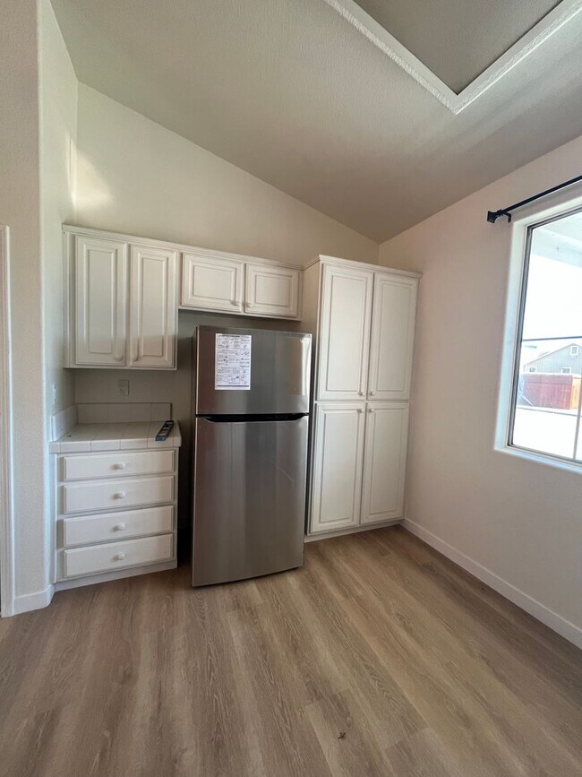 Building Photo - 2065 Banjo Dr