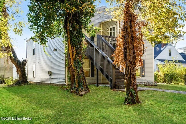 Building Photo - 2913 Dumesnil St
