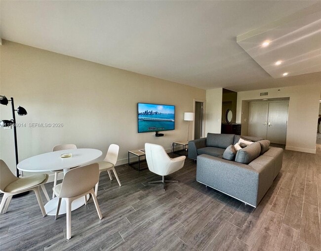 Building Photo - 20281 E Country Club Dr