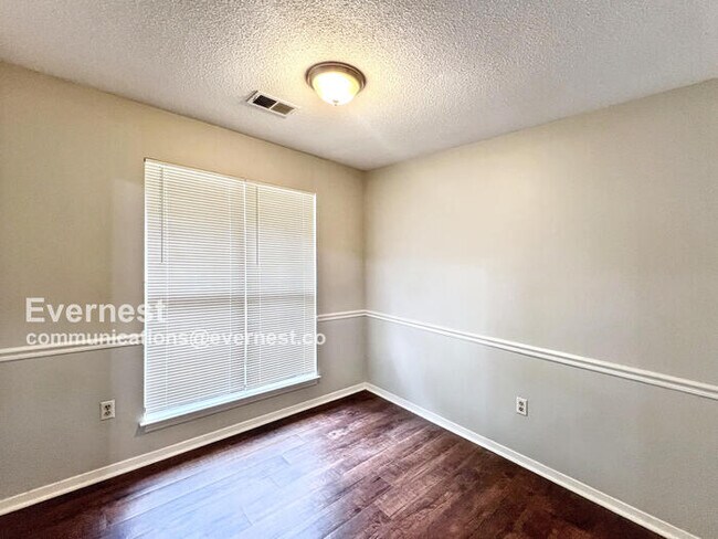 Building Photo - 3525 Dorchester Dr