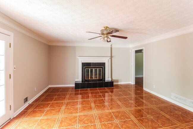 Building Photo - 4806 Castlewood Dr SW