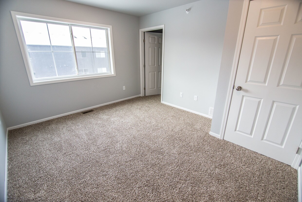 Red Door Townhomes Downtown Moorhead Moorhead Mn Apartment